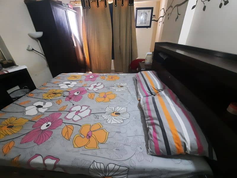 bedset with dressing n almirah for sale 0