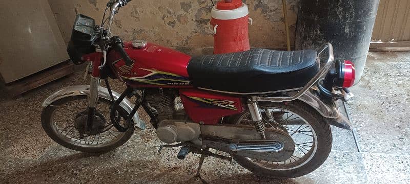 Honda 125 model 2017 red color registration Rawalpindi 2