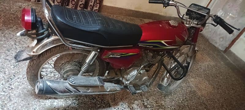 Honda 125 model 2017 red color registration Rawalpindi 4