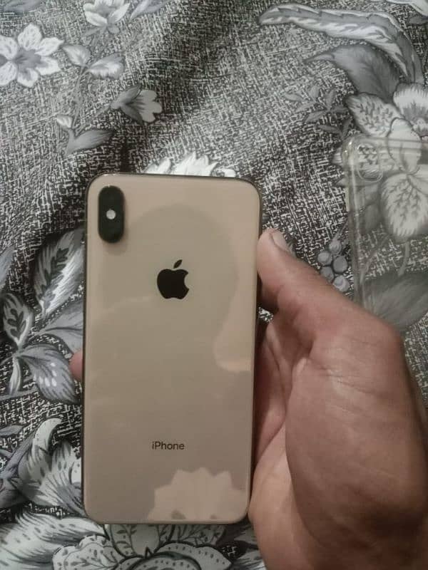 iPhone xs max. 10/9 condition 3