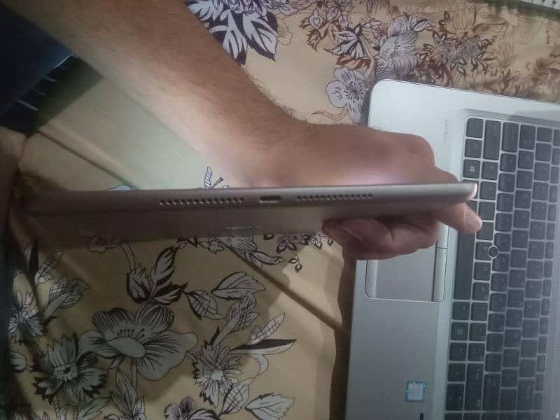 Apple Ipad 5th generation 1