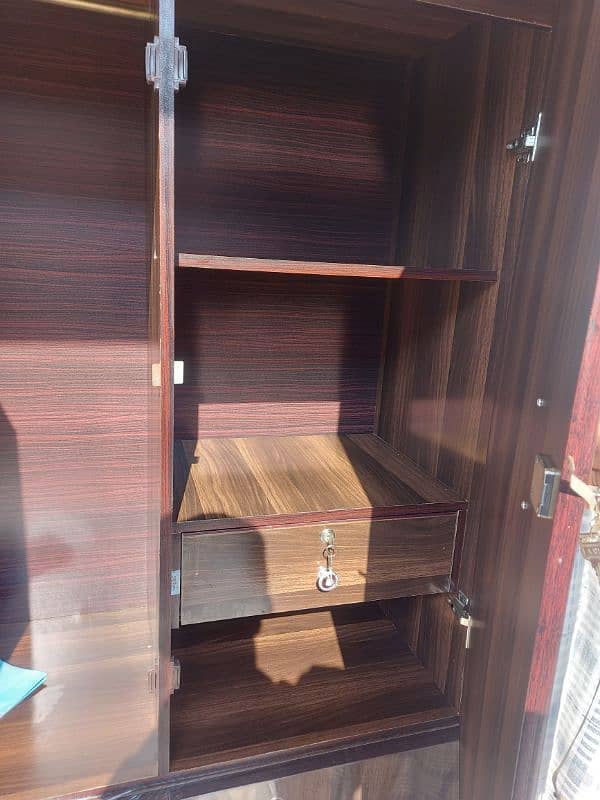 3 door Almari / Wood cupboard / Wardrobe for sale/almirah/stand 2