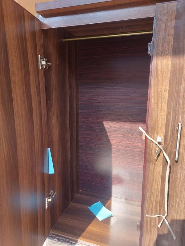 3 door Almari / Wood cupboard / Wardrobe for sale/almirah/stand 3