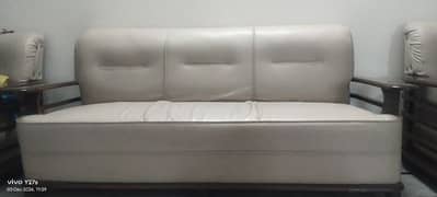 5 seater leather sofa selling in 30000