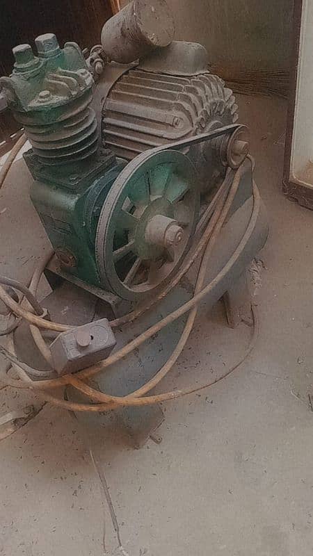 Air Compressor For Sale. neat & clean condition. Working condition 100%. 3