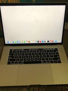 MacBook pro 2019 15inch i9 32/512