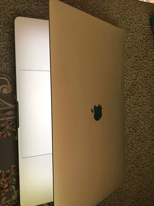 MacBook pro 2019 15inch i9 32/512 3