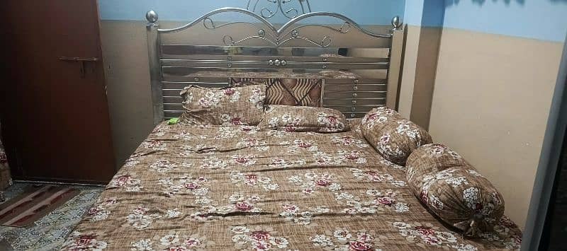 King bed almari and divider 0