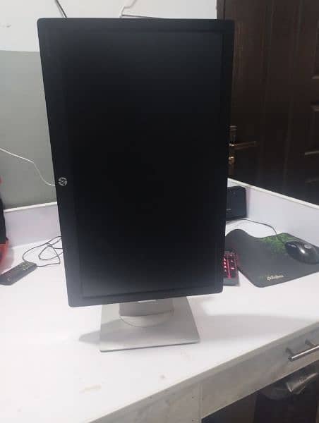 hp 22 inch ips 1080 lcd & mechanical keyboard 1