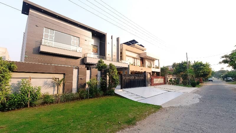 Prime Location House Of 1 Kanal Is Available For sale In Formanites Housing Scheme - Block M, Lahore 1