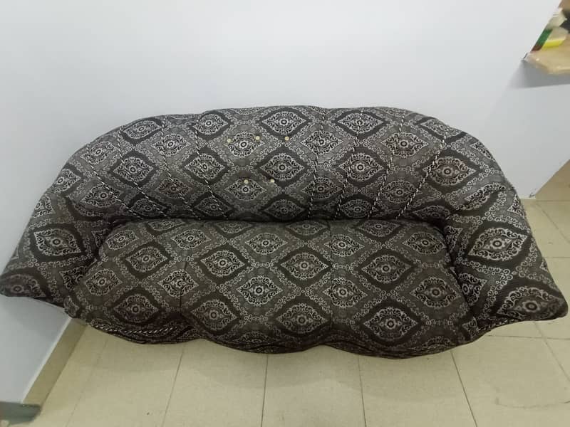 5 seater Sofa for SALE. . . ! 0