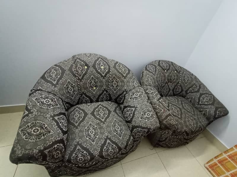 5 seater Sofa for SALE. . . ! 3