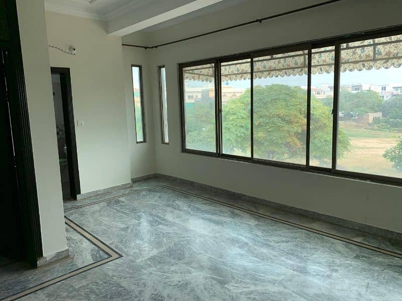 Upper portion available for rent 7