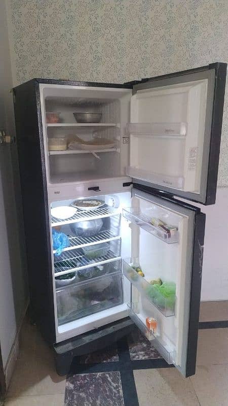 Dawlance medium size chrome edition energy saver fridge for sale 0