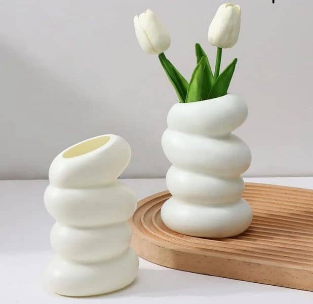 Plastic Spiral White Vase, Nordic Style Creative Flower Vase 1