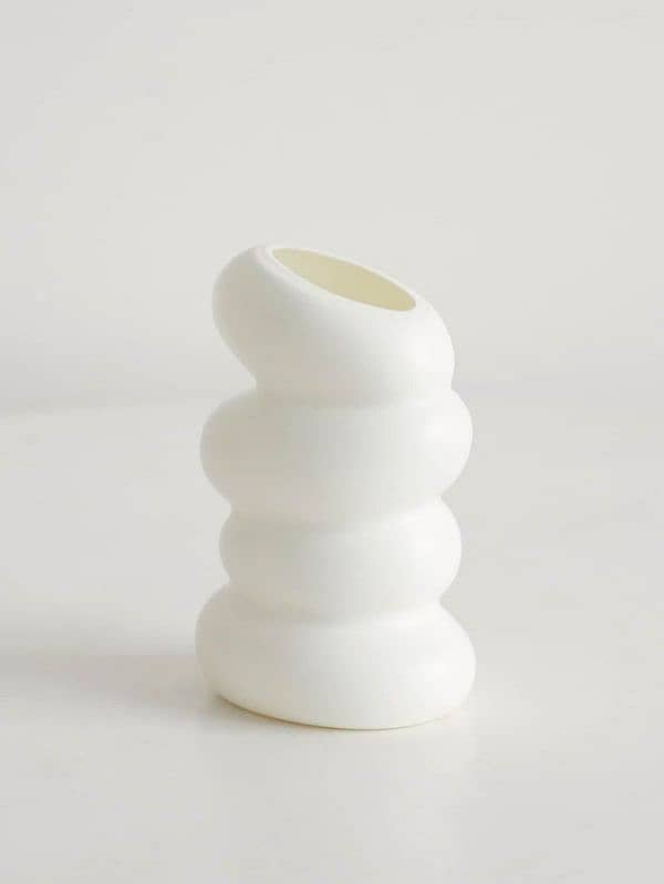 Plastic Spiral White Vase, Nordic Style Creative Flower Vase 4