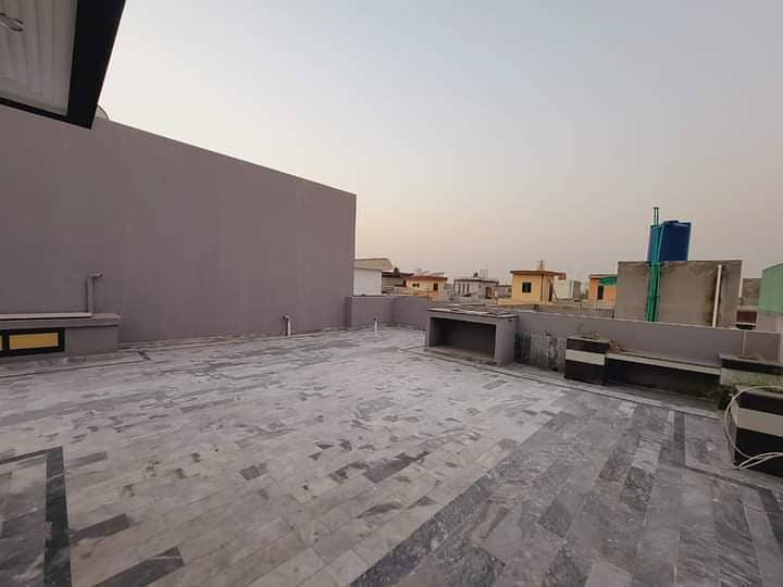 5 MARLA BRAND NEW LUXURY ELEVATION DESIGN MODERN HOUSE AVAILABLE FOR SALE IN FORMANITES HOUSING SCHEME BLOCK -M LAHORE. Driect Access main road. Best for investment. Best offer require. 25