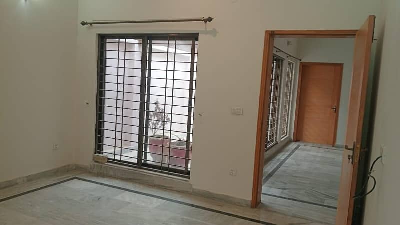 10 MARLA MODERN ELEVATION DESIGN HOUSE AVAILABLE FOR RENT IN DHA PHASE 4 BLOCK GG LAHORE. GAS AVAILABLE. 11