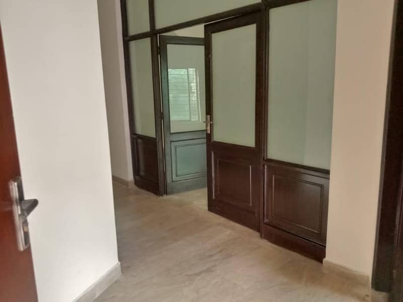 10 MARLA MODERN ELEVATION DESIGN HOUSE AVAILABLE FOR RENT IN DHA PHASE 4 BLOCK GG LAHORE. GAS AVAILABLE. 21