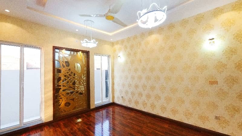 Prime Location House Of 1 Kanal Is Available For sale In Formanites Housing Scheme - Block M, Lahore 11