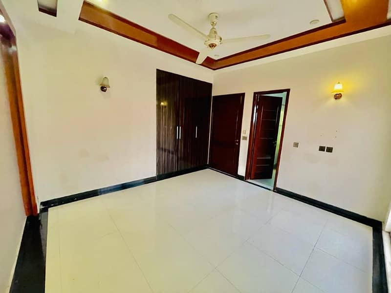 10 MARLA UPPER PORTION AVAILABLE FOR RENT IN FORMANITES HOUSING SCHEME BLOCK -E LAHORE. 14