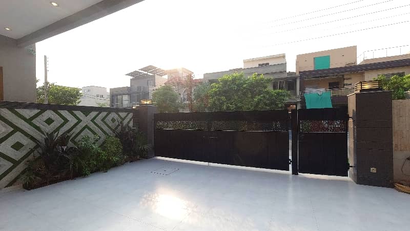 Prime Location House Of 1 Kanal Is Available For sale In Formanites Housing Scheme - Block M, Lahore 5