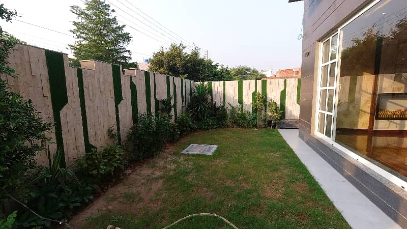 Prime Location House Of 1 Kanal Is Available For sale In Formanites Housing Scheme - Block M, Lahore 6