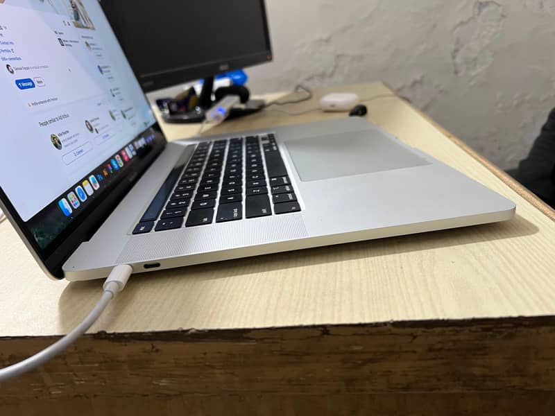 Mackbook pro 2019 16" i7 3