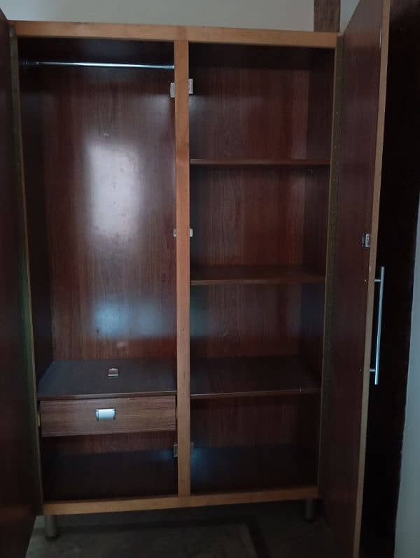 fancy Morden wardrobe for sale 8