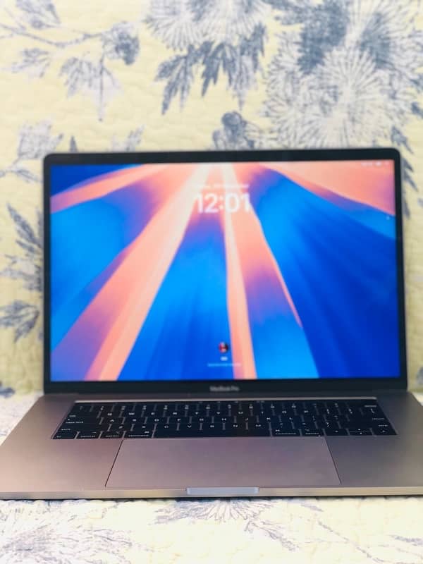 MacBook pro 2019 15inch i9 32/512 2