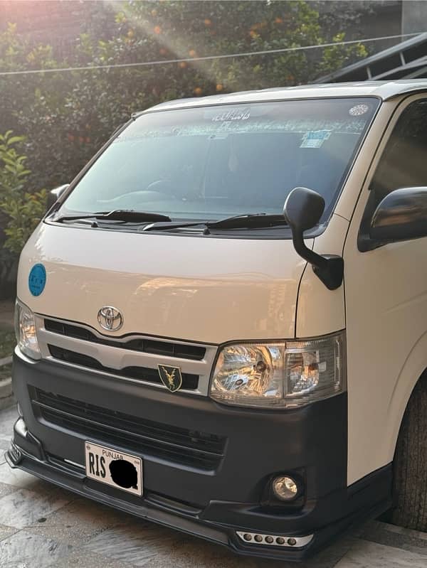 Toyota Hiace 2013 1