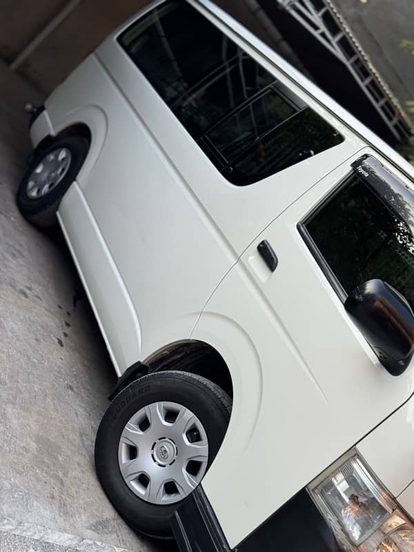 Toyota Hiace 2013 3