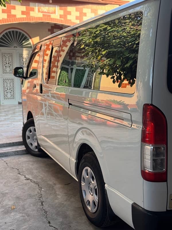 Toyota Hiace 2013 5