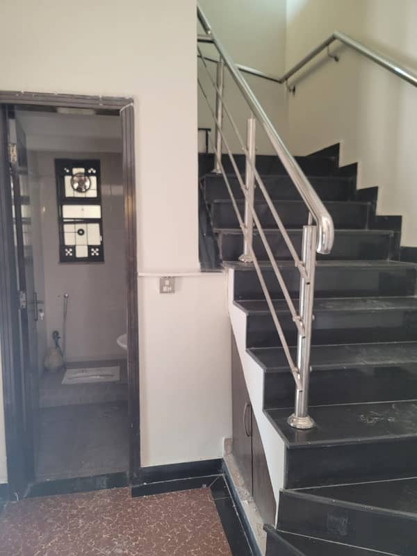 10 Marla House for Rent in Grove Block near Gate 1 and masjid 3