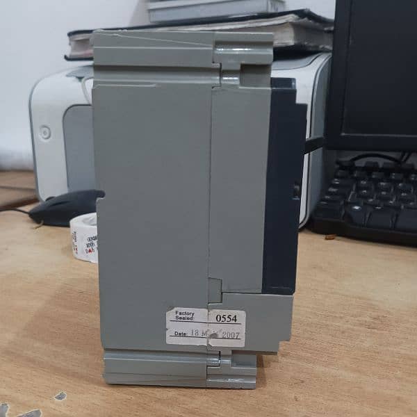 MCCB Circuit Breaker NS-160 N 3P 160A Available in best Condition 3