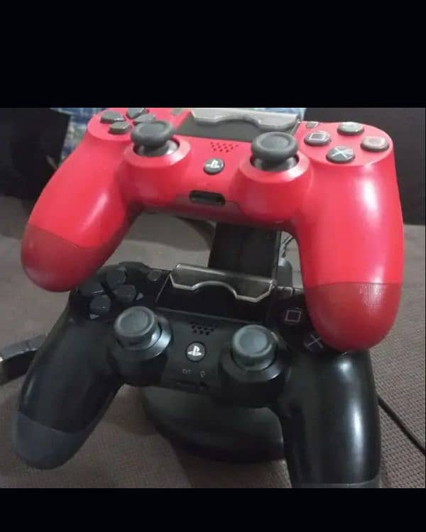 PS4 fat Comsole with 8games and 2 controllers 3