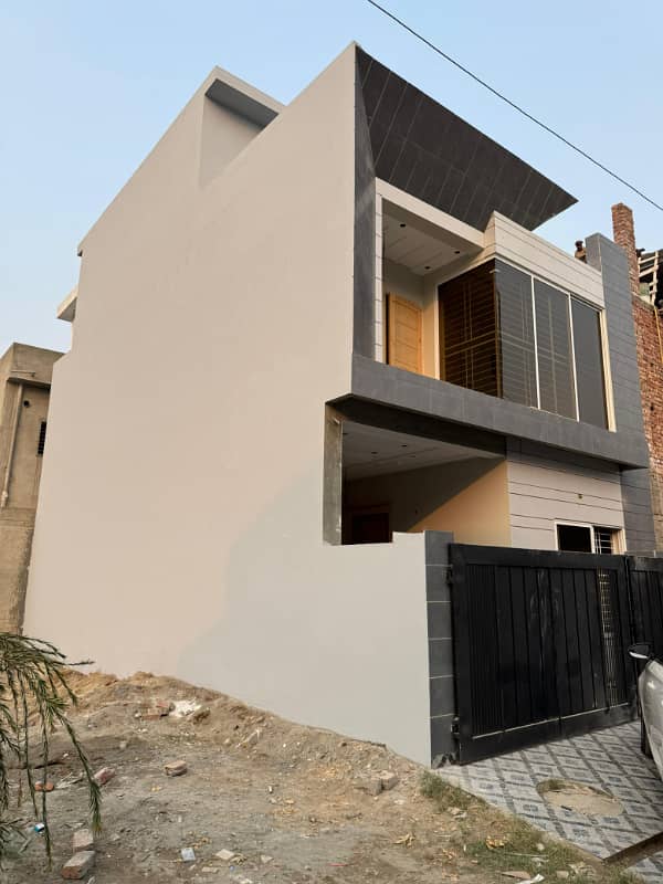 5 Marla Brand new 4 beds beautiful modern house available for sale in Topaz Extension Park View City Lahore 11