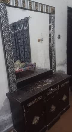 dressing table saf hai