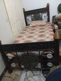 2 single beds for sale (9/10) (without mattress)(03224213530)