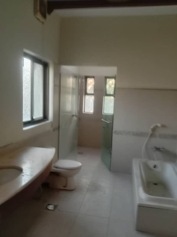 1 Kanal Luxuer House Prime Hot For Sale dha Phase1 17