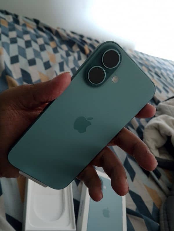 Iphone 16 JV Green colour 128gb just 2 days used. 1