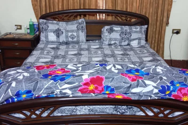 Sale just like new queen size bed with 2 bedsides and 1 dressing table 0