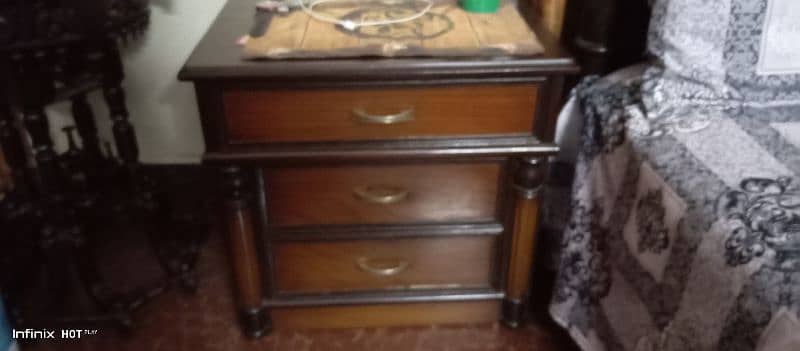 Sale just like new queen size bed with 2 bedsides and 1 dressing table 5