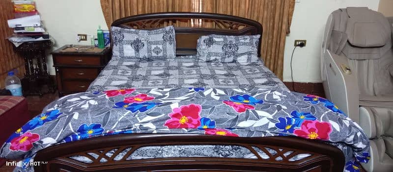 Sale just like new queen size bed with 2 bedsides and 1 dressing table 7