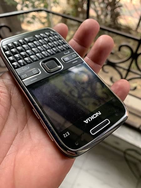 Nokia E72 10