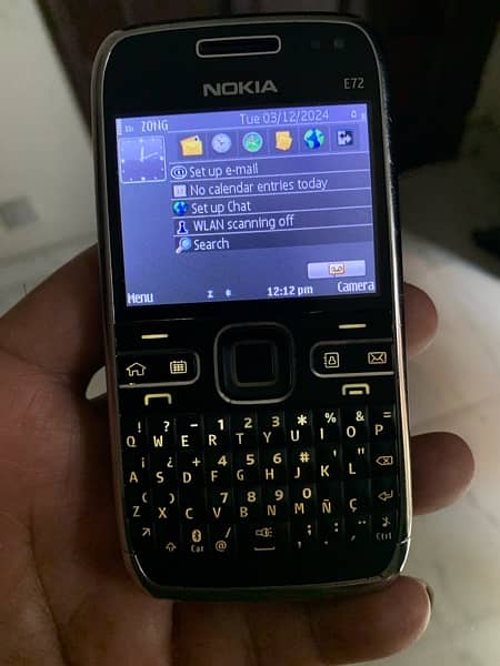 Nokia E72 12