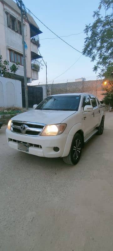 Toyota Hilux VIGO  ORIGINAL CONDITION 2