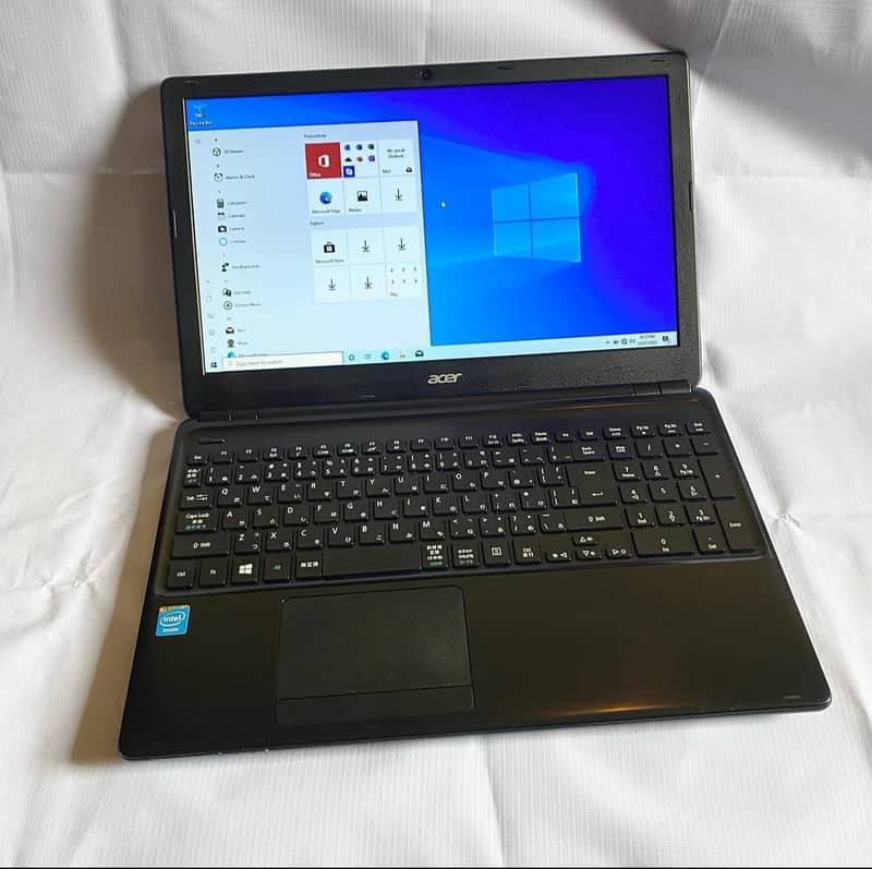 Acer Aspire E1 series core i5 3rd Gen 4GB RAM 128GB SSD with numpad 0