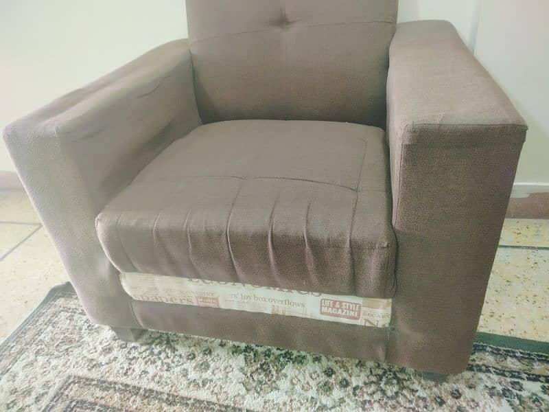 7 seater sofa set with free covers 10/10 price slightly negotiable 0