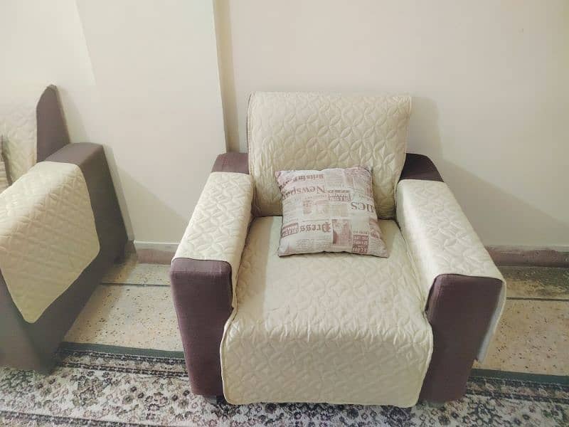 7 seater sofa set with free covers 10/10 price slightly negotiable 8